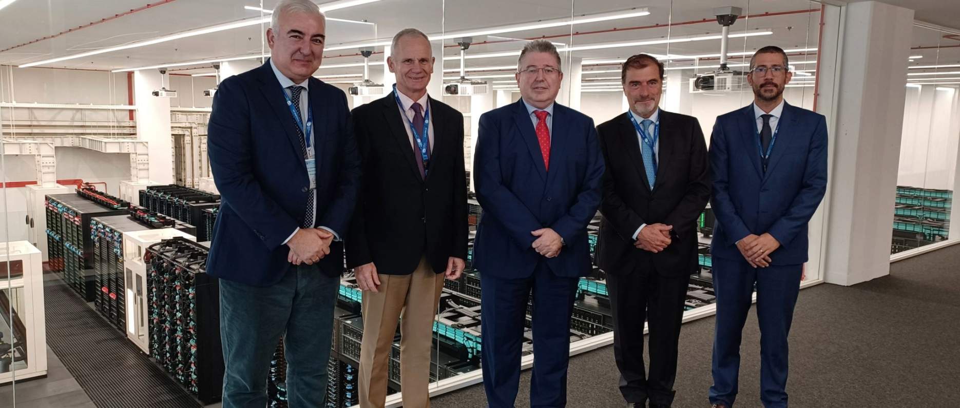 El TG Millán, director del CESTIC, con directivos del BSC en su reciente visita